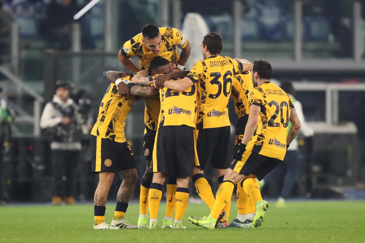 开云体育网页版-拉齐奥迎法甲关键赛；集结日回应争议；气氛紧张；赛季目标并未改变(拉齐奥历史最佳阵容)